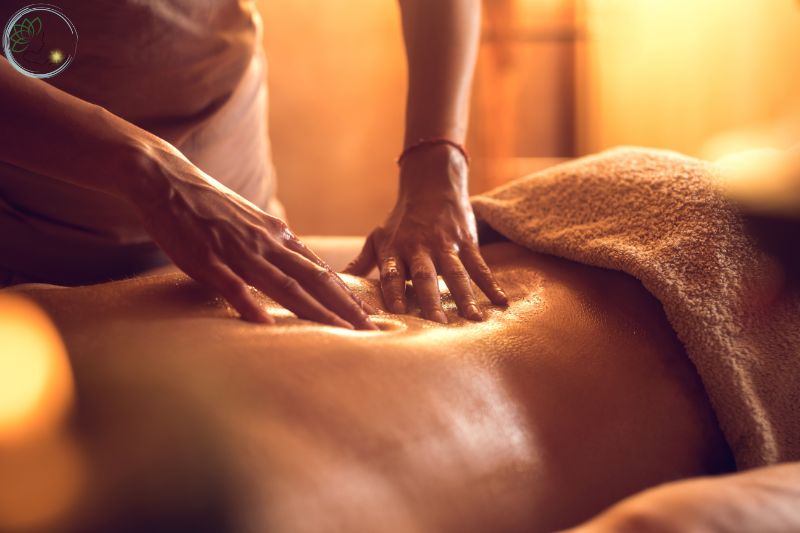 Massage Bụng Với Tinh Chất 