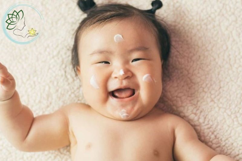 Cách sử dụng kem dưỡng ẩm cho bé