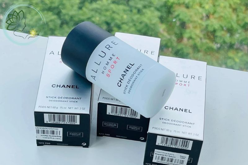 Cách dùng lăn khử mùi của Chanel đúng cách